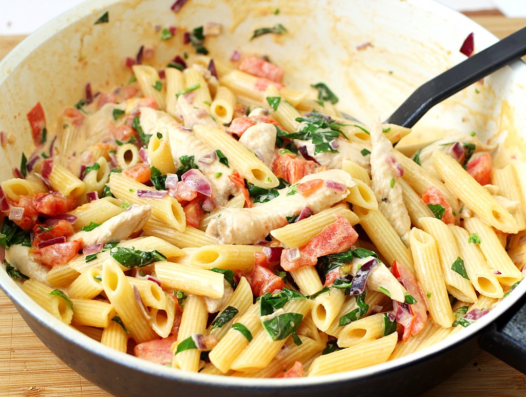 Chicken and Bacon Pasta with Spinach and Tomatoes in Garlic Cream Sauce