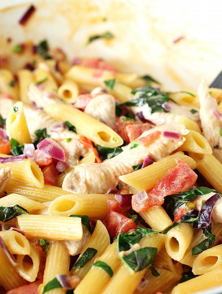 Chicken and Bacon Pasta with Spinach and Tomatoes in Garlic Cream Sauce