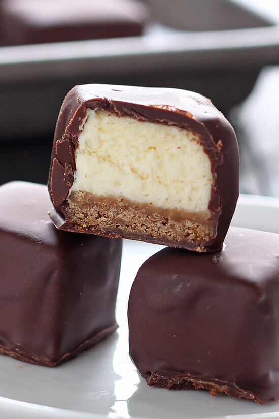 Chocolate-Covered-Cheesecake-Bites-04